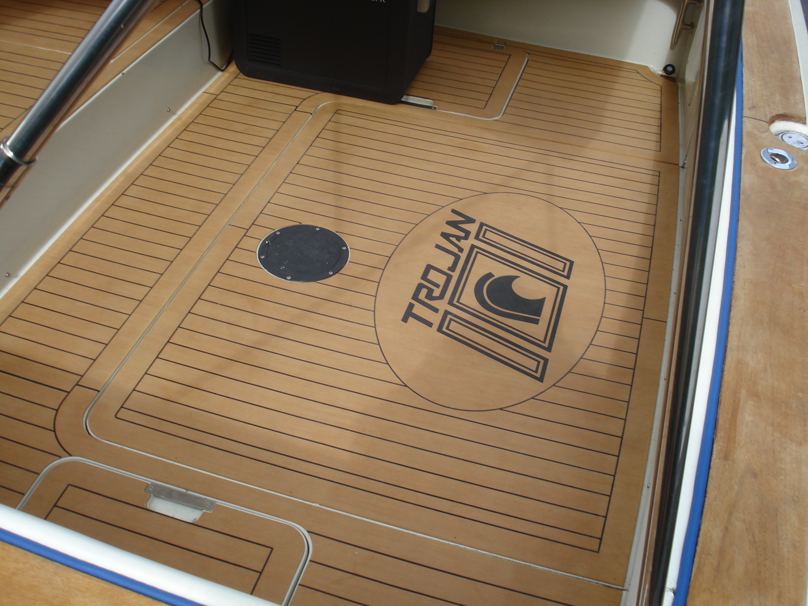Bodenbelag für Motorboote in Teakoptik für Cockpits
